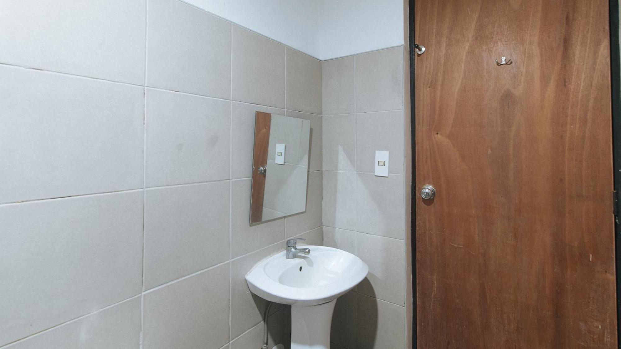 Reddoorz Near Sm City Muntinlupa San Pedro  エクステリア 写真